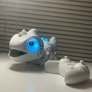 colour changing electronic chameleon toy.